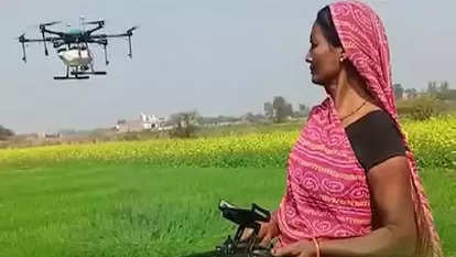 Urea Spraying by Drone: सिर्फ 100 रुपये में किसान अपने खेतों में करा सकेंगे यूरिया का छिड़काव, ऐसे उठाएं लाभ